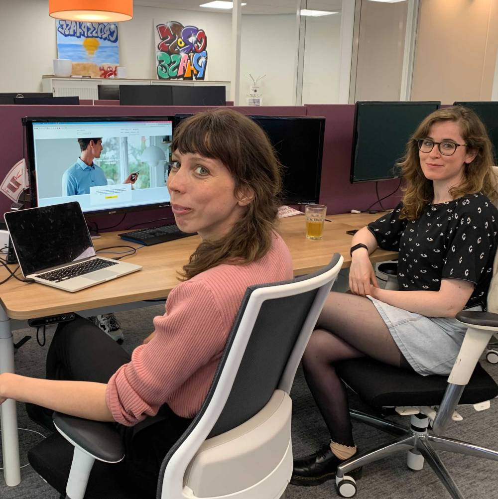 Contentmarketeers tonen case op kantoor